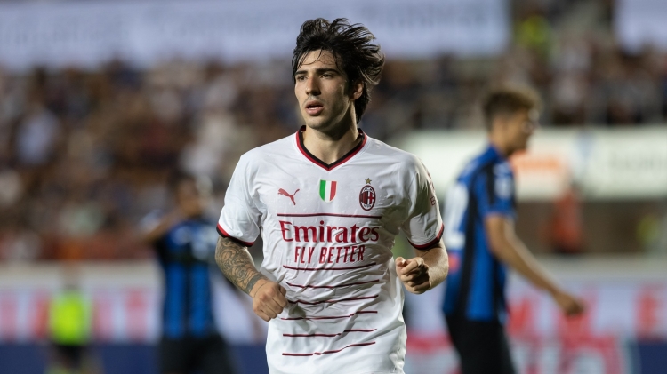 Уход Тонали из «Милана»: потеря для итальянского футбола или преувеличение?