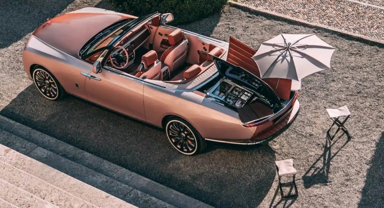 Икарди купил самый дорогой в мире автомобиль