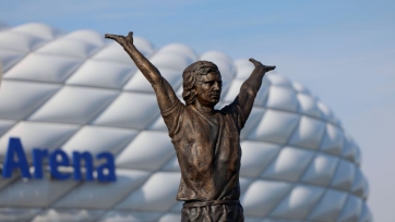 «Бавария» установила статую Герда Мюллера. Фото