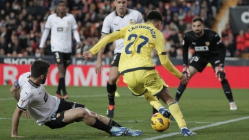 «Валенсия» обыграла «Вильярреал» в матче с двумя пенальти